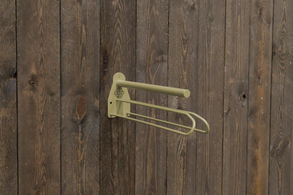 Kentucky Horsewear Saddle Rack metal with saddle pad holder