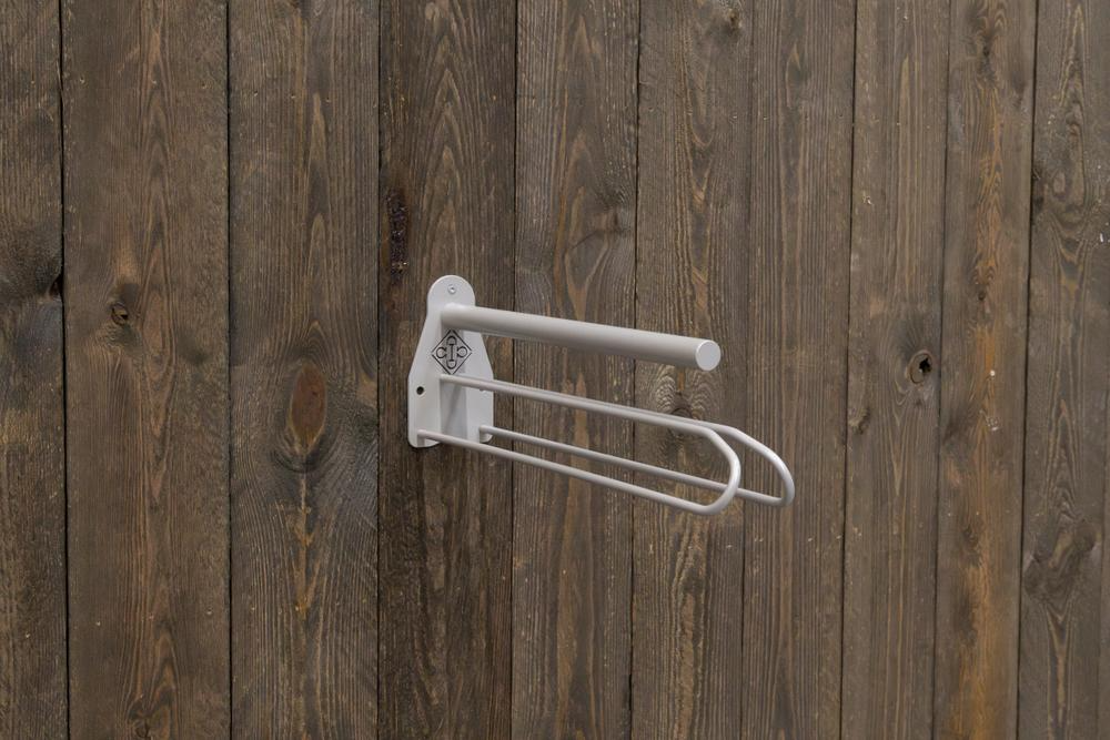 Kentucky Horsewear Saddle Rack metal with saddle pad holder