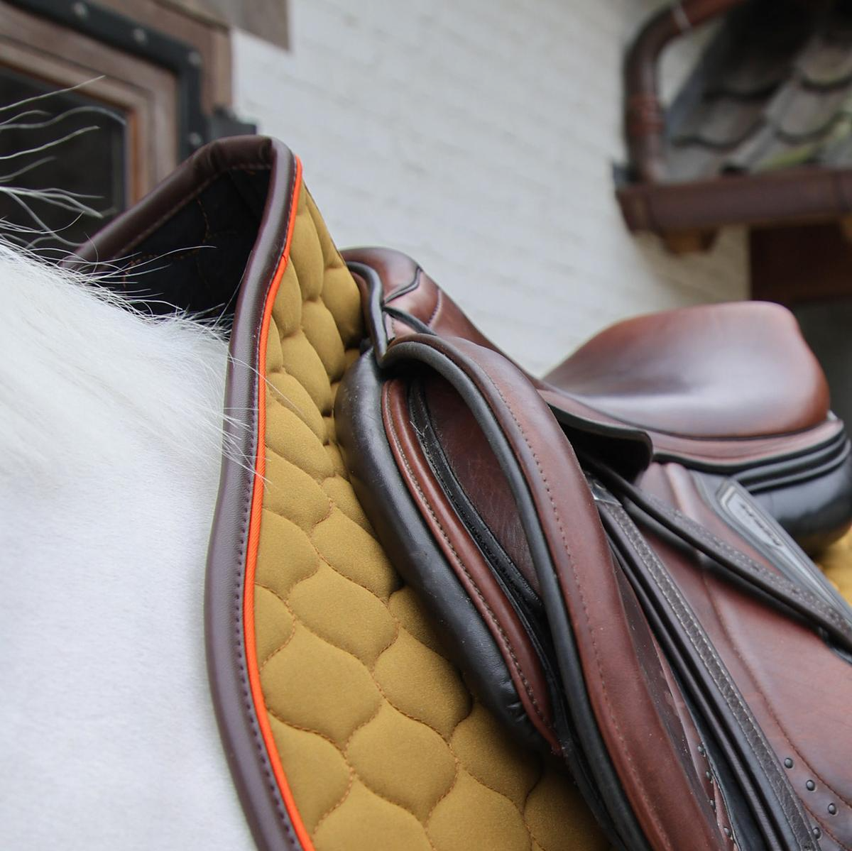 Kentucky Horsewear Saddle Pad Onion Quilt Neon Leather Jumping
