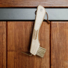 Grooming Deluxe Hoof Pick With Metal Bristle & Magnet