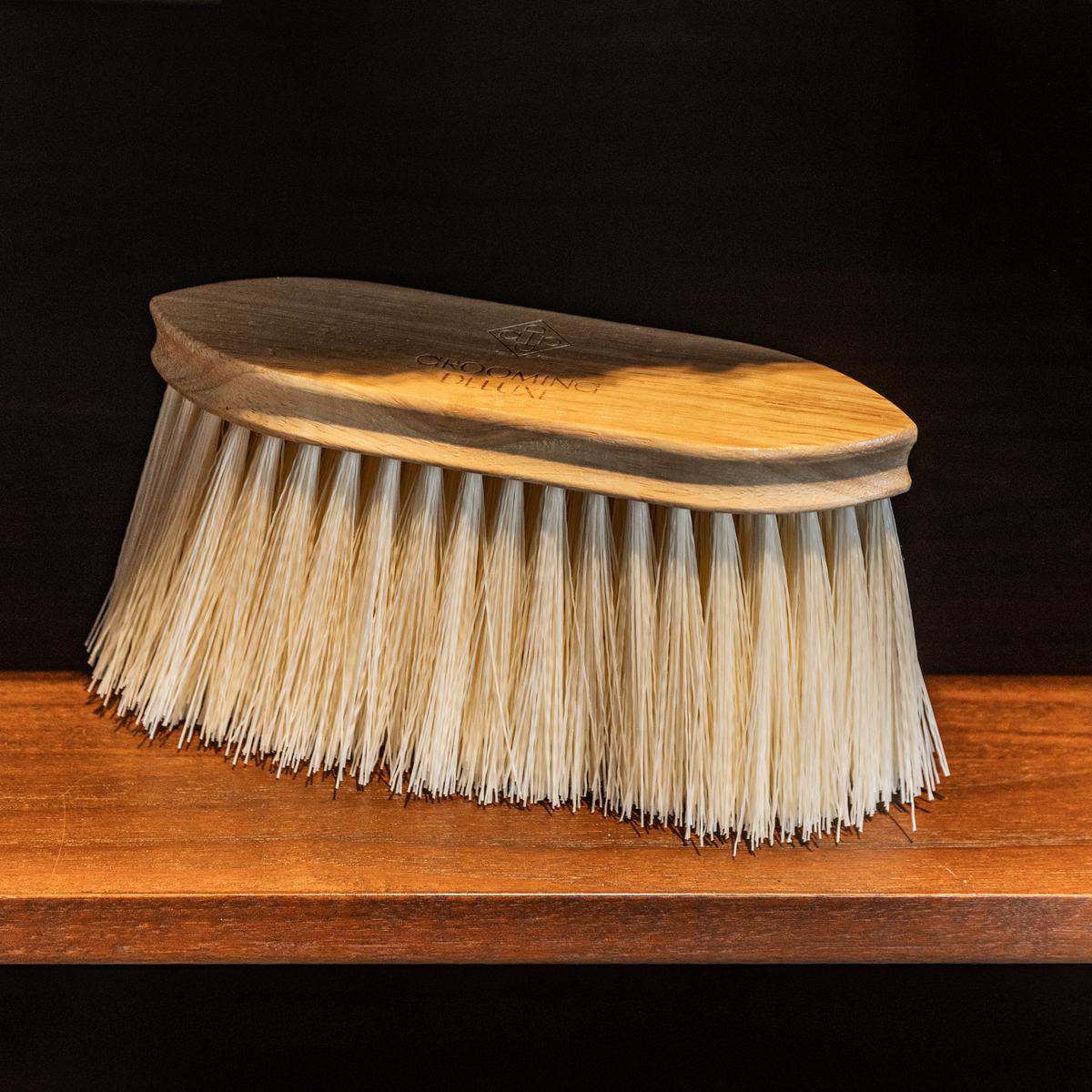 Grooming Deluxe Wooden Classic Brush long soft