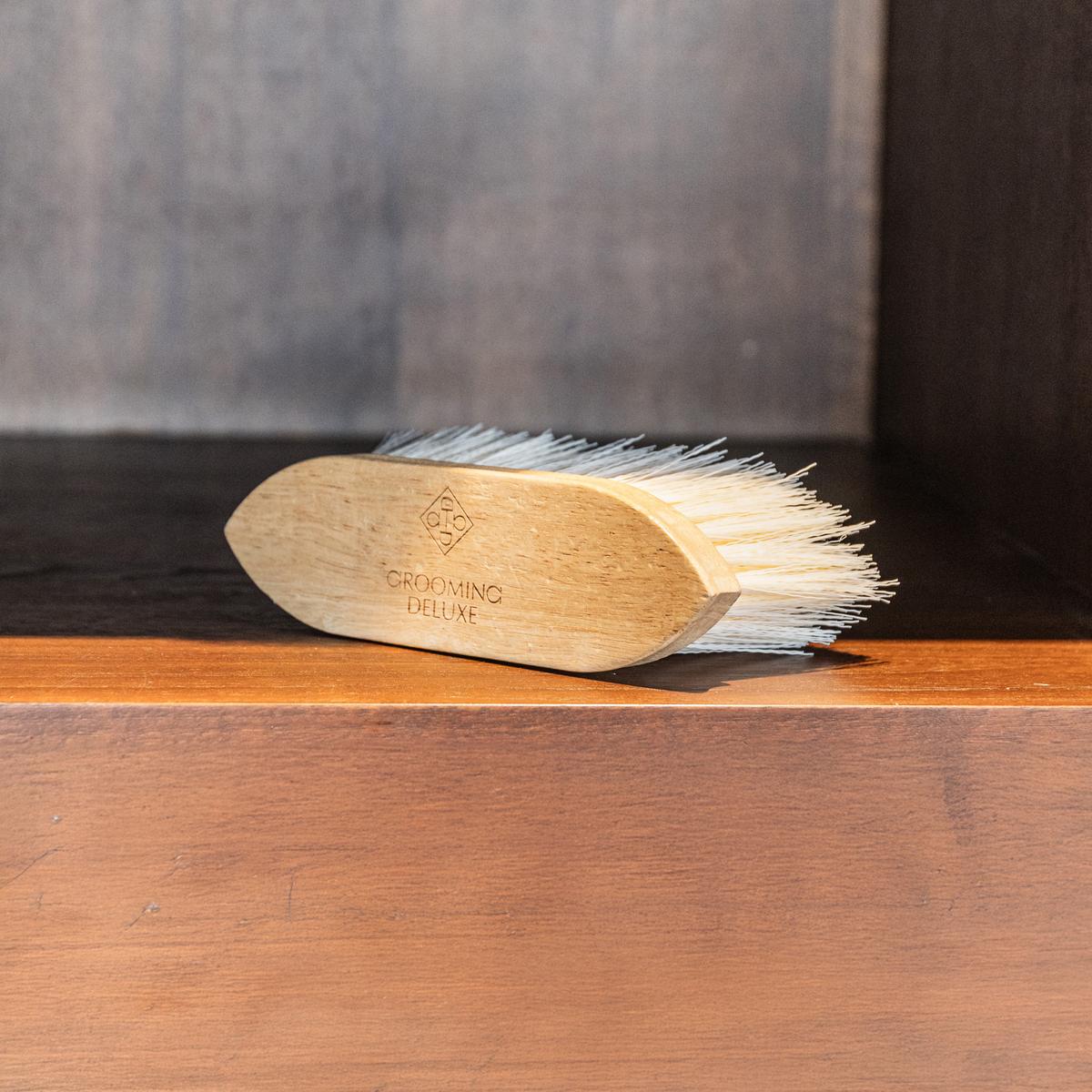 Grooming Deluxe Wooden Classic Brush medium hard