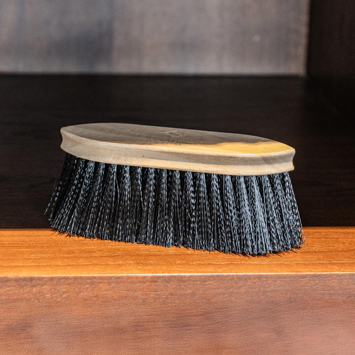 Grooming Deluxe Wooden Classic Brush medium hard