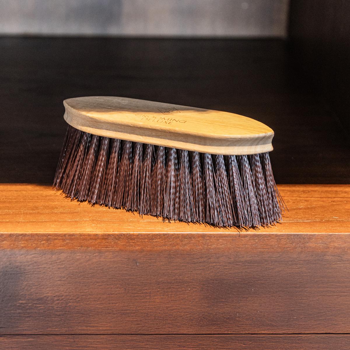 Grooming Deluxe Wooden Classic Brush medium hard