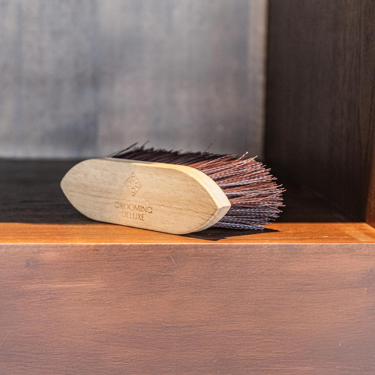 Grooming Deluxe Wooden Classic Brush medium hard