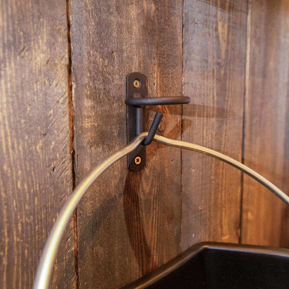 Grooming Deluxe Bucket Holder Screw in Hook Matt