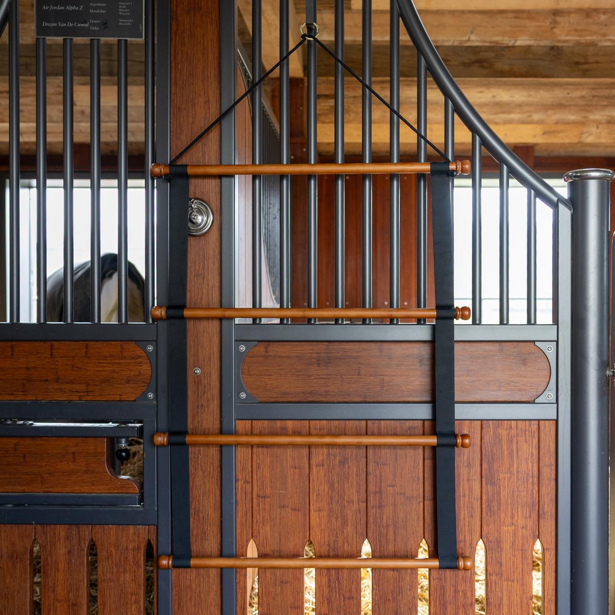 Grooming Deluxe Saddle Pad Holder Luxe