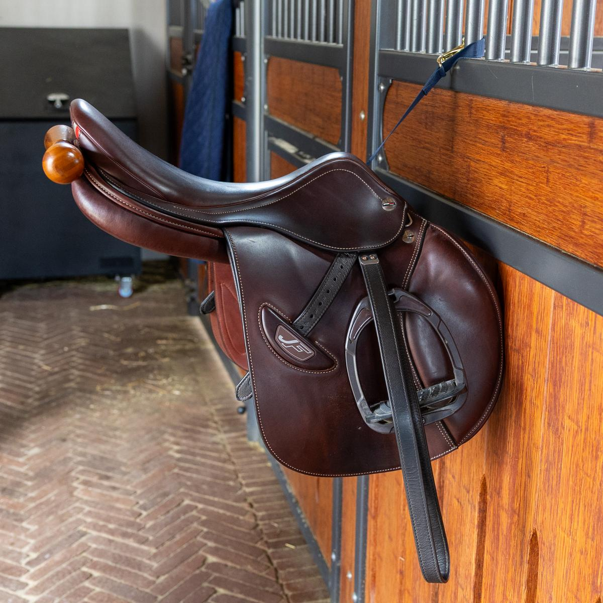 Kentucky Horsewear Saddle T Hanger